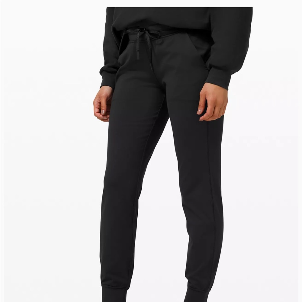 LULULEMON- Ready to Rulu Jogger 29" size 6